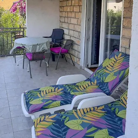 2 Bedroom Gorgeous In Appartamento Zara